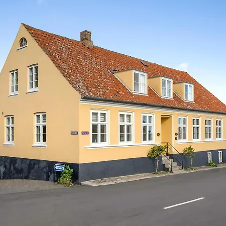 Apartment In With Kitchen *